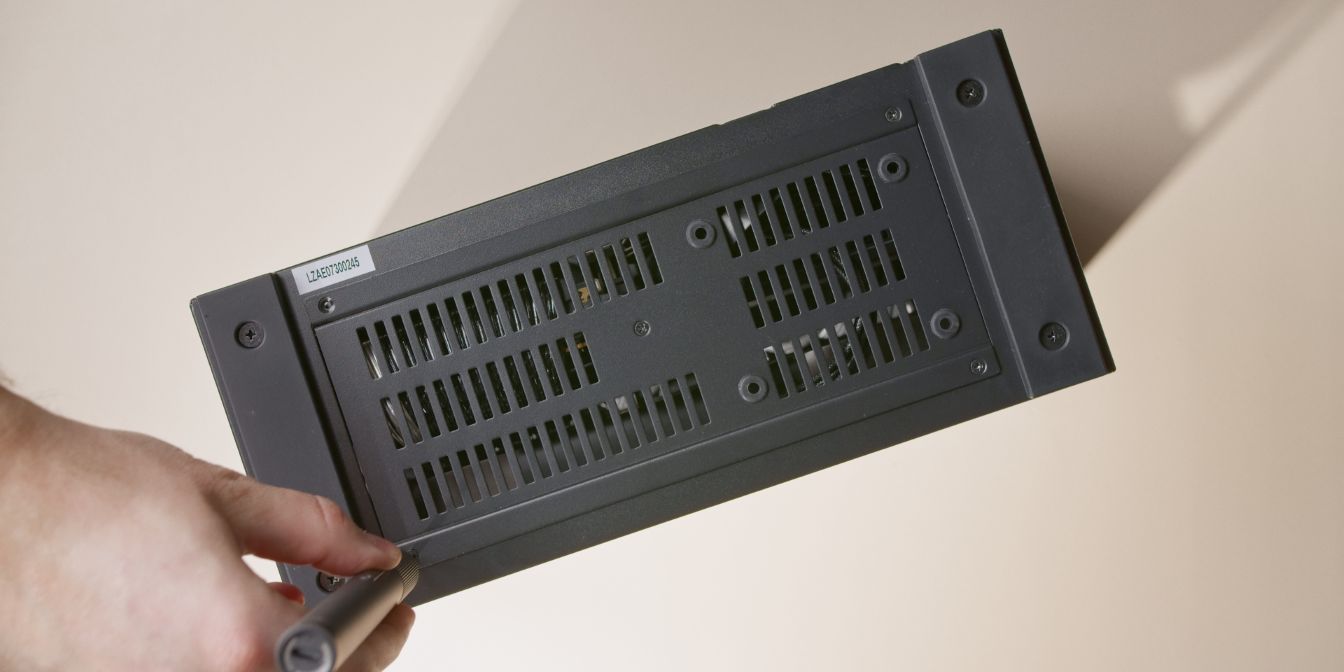 A4-H2O bottom panel