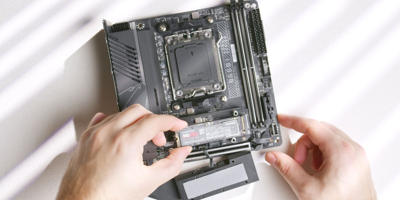 gigabyte b650i aorus ultra nvme