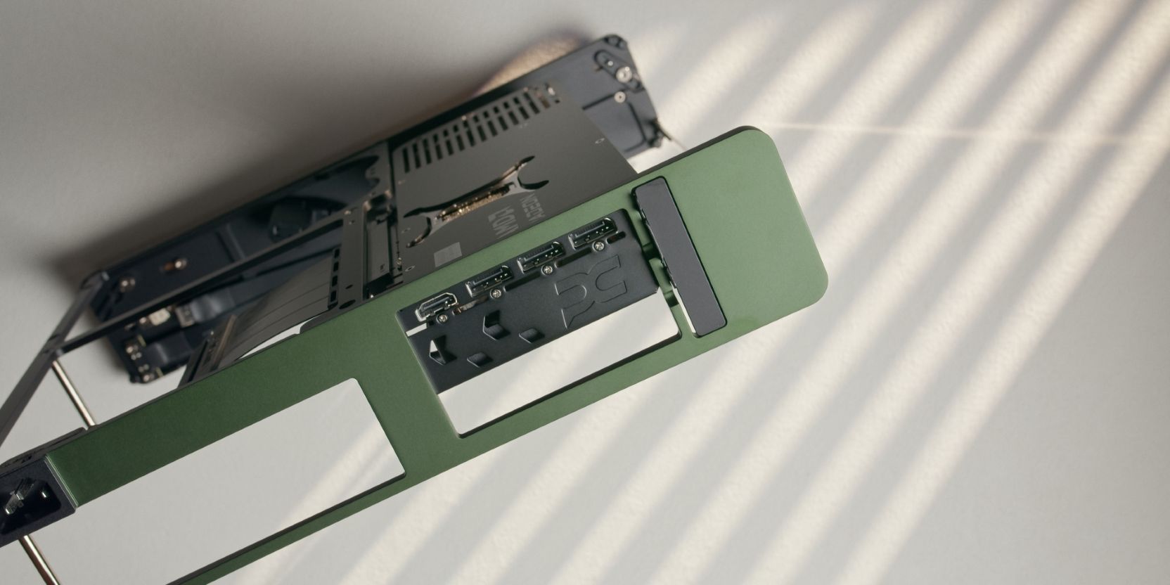 TETRA S GPU Lock bar